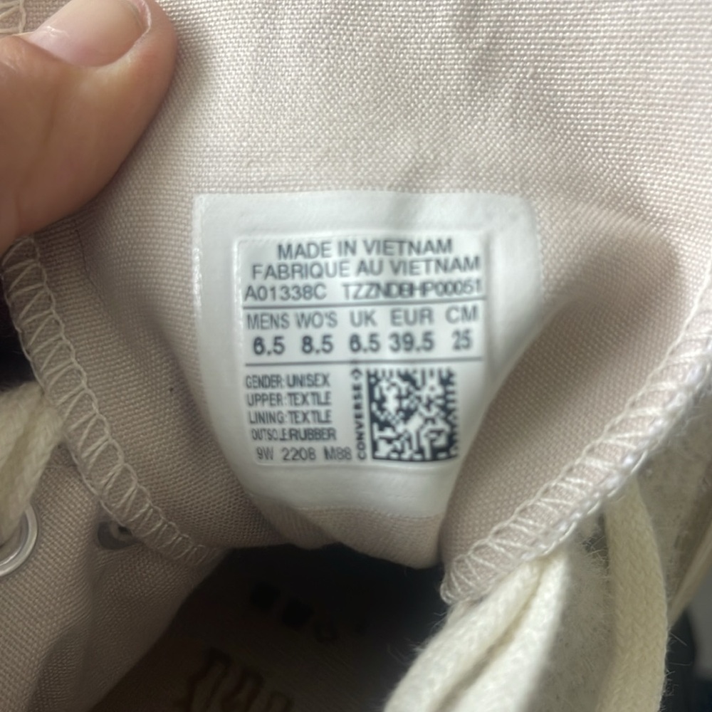 NWOB CONVERSE CHUCK 70 Cozy High-top Sneakers Size 8.5 beige fuzzy fabric - Picture 8 of 11